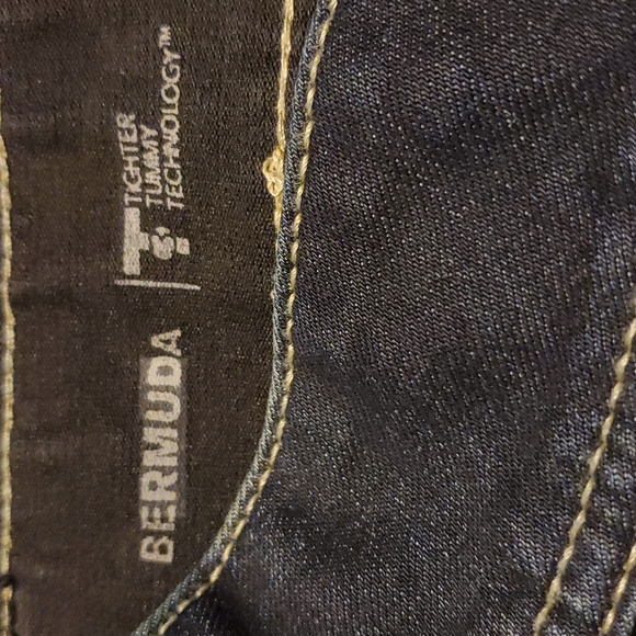 Lane Bryant SZ 18 dark,wash denim shorts,see pics,pockets front/back 21" - Picture 2 of 9